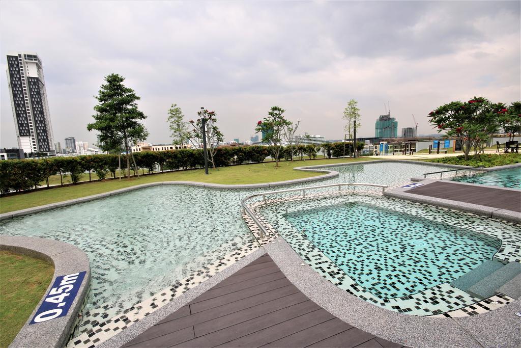 Hyve Soho Suites Cyberjaya Exteriör bild